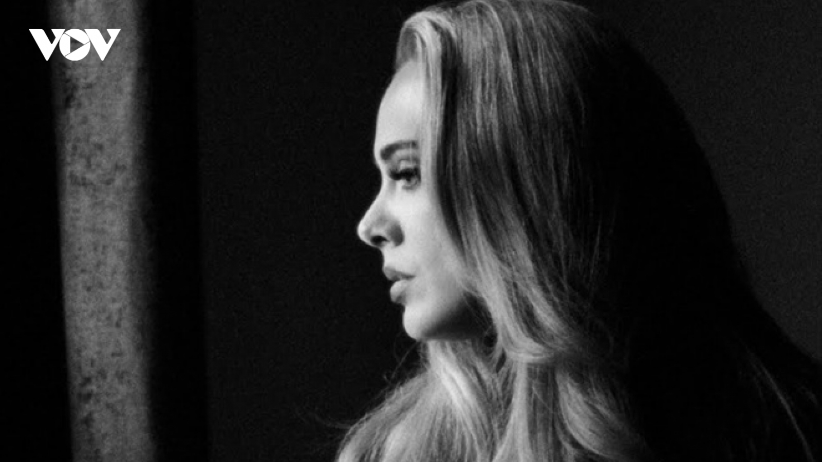 Adele khiến cả thế giới rơi lệ với "Easy on me"