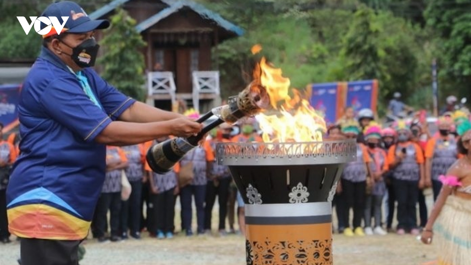 Đại hội thể thao Indonesia diễn ra bất chấp Covid-19 và nổi loạn