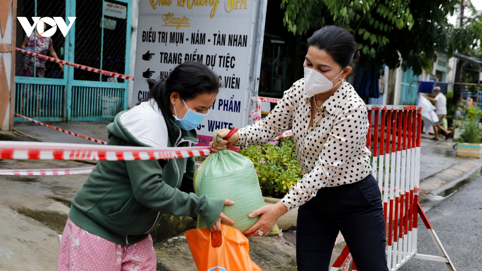 Doanh nhân Đặng Thị Kim Oanh: Nặng lòng với cộng đồng