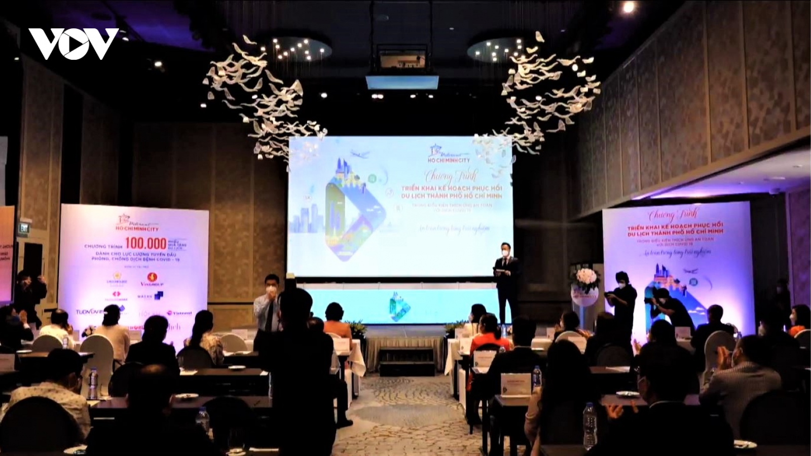 Ngành du lịch TP.HCM tri ân lực lượng tuyến đầu chống dịch