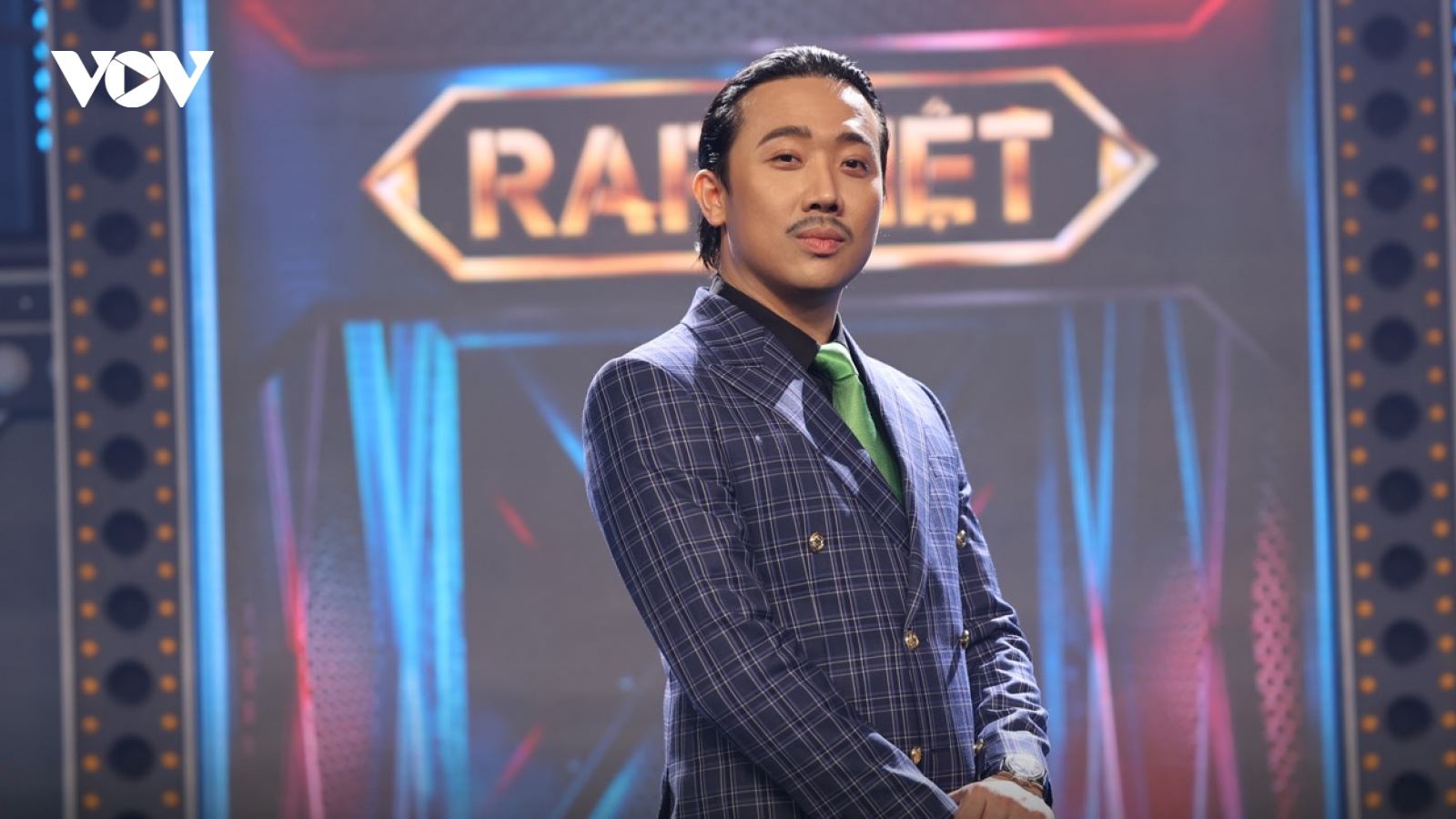 Trấn Thành bị Karik "chặt ngọt" ngay tập mở màn Rap Việt mùa 2