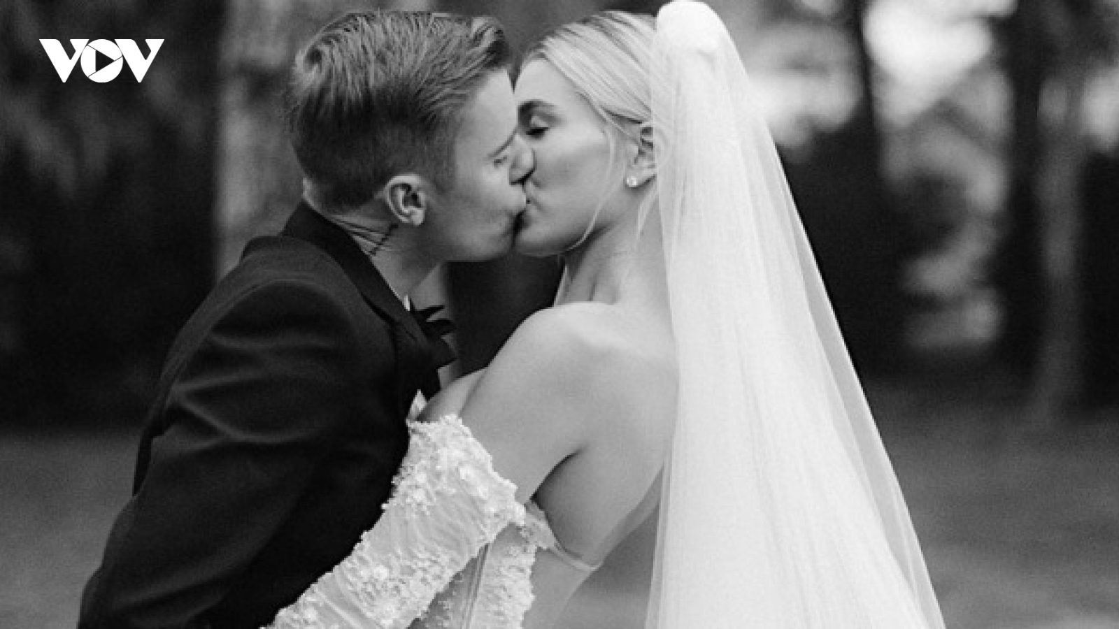 Justin Bieber nhắn lời yêu ngọt ngào với vợ nhân kỷ niệm 2 năm ngày cưới