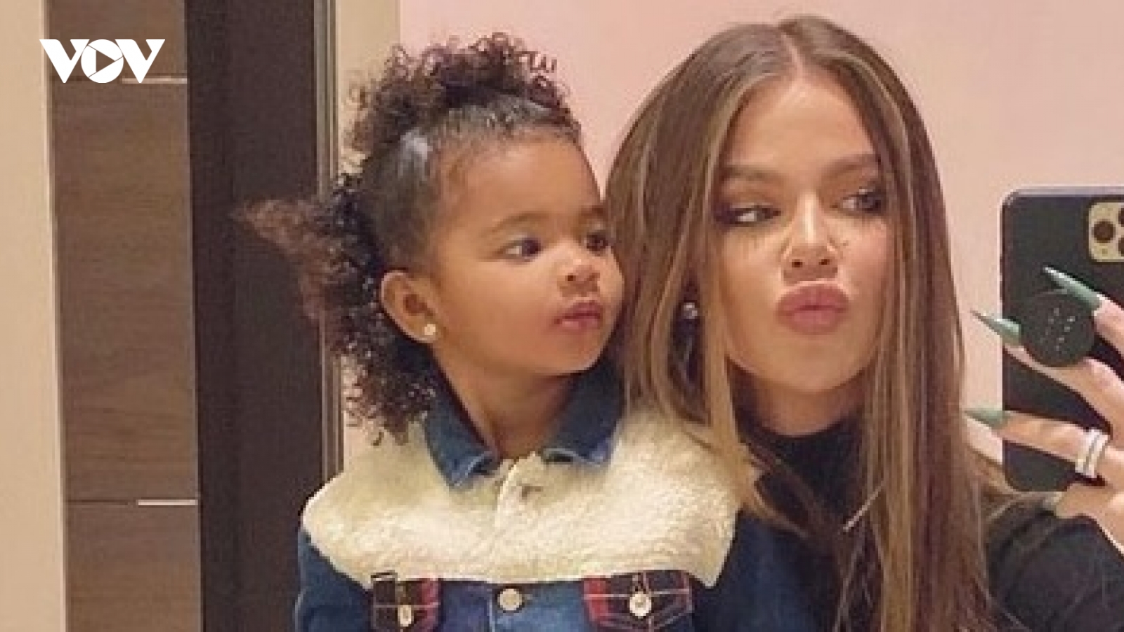 Khloe Kardashian và con gái cưng bị mắc Covid-19