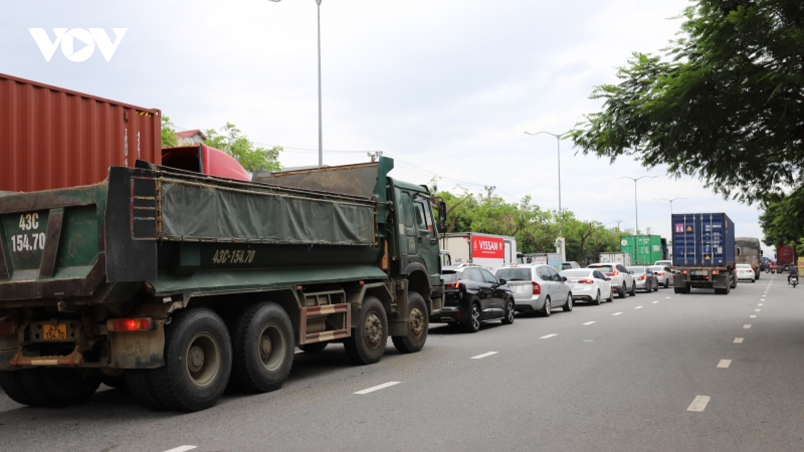 Nới lỏng đi lại giữa Quảng Nam và Đà Nẵng: Ùn ứ tại các chốt kiểm soát