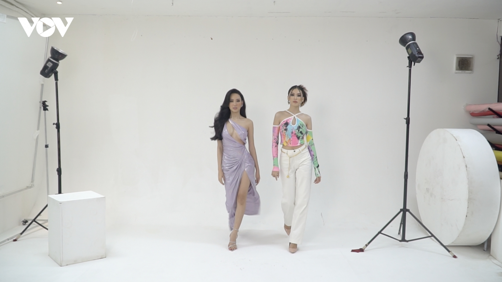 Người đẹp Ái Nhi tập catwalk cùng Á hậu Ngọc Thảo trước thềm Miss Intercontinental