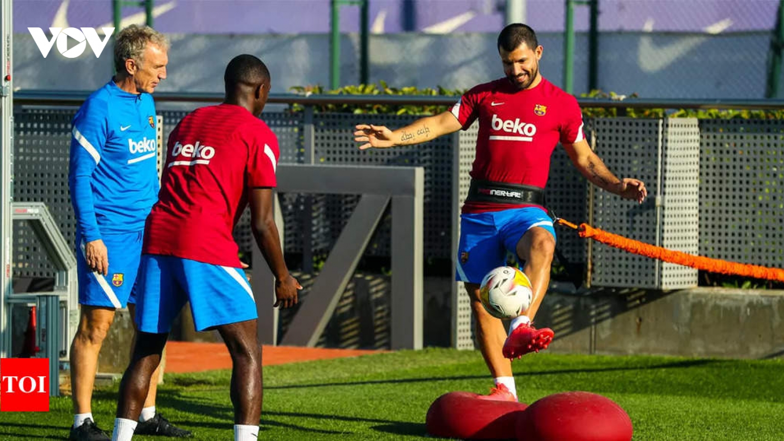 Aguero trở lại tập luyện, sắp đá trận ra mắt Barca