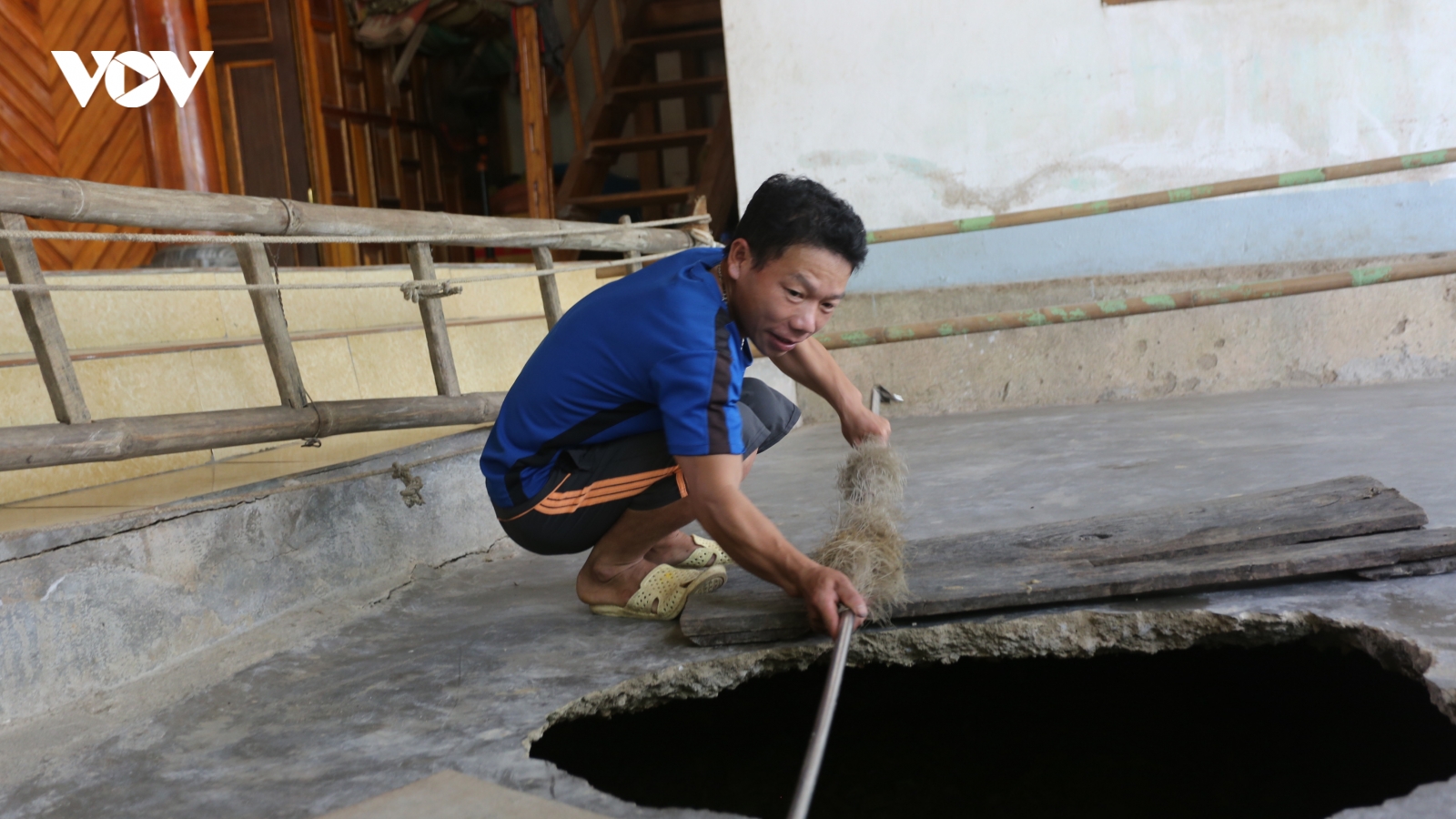 “Hố tử thần” dọa “nuốt” nhà dân ở Nghệ An