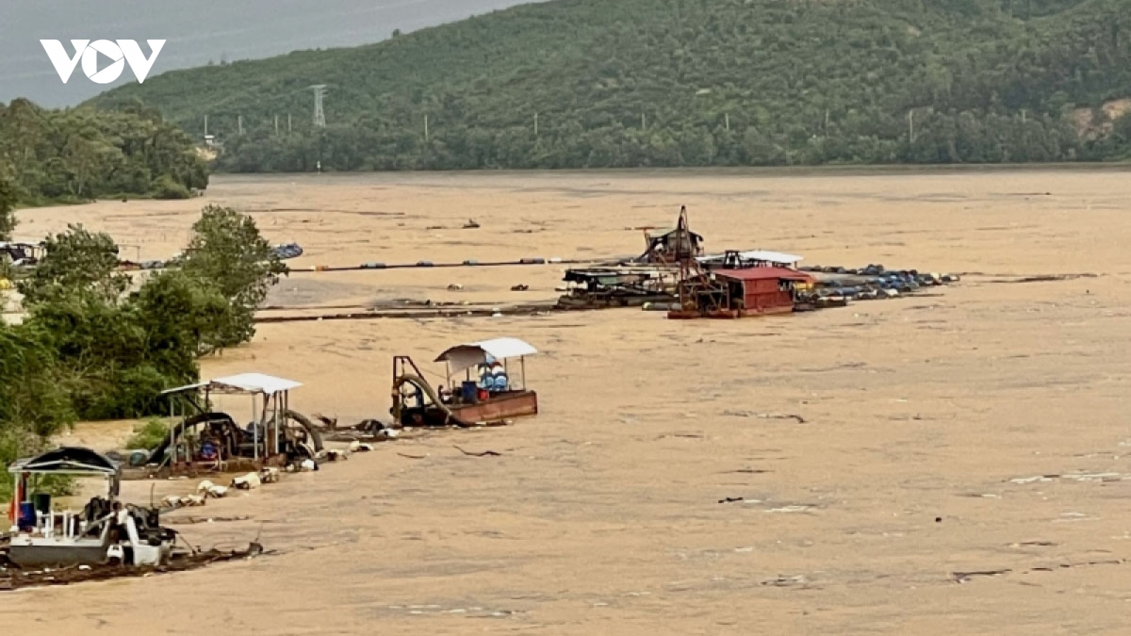 Mountainous areas cut off by flooding in the central region