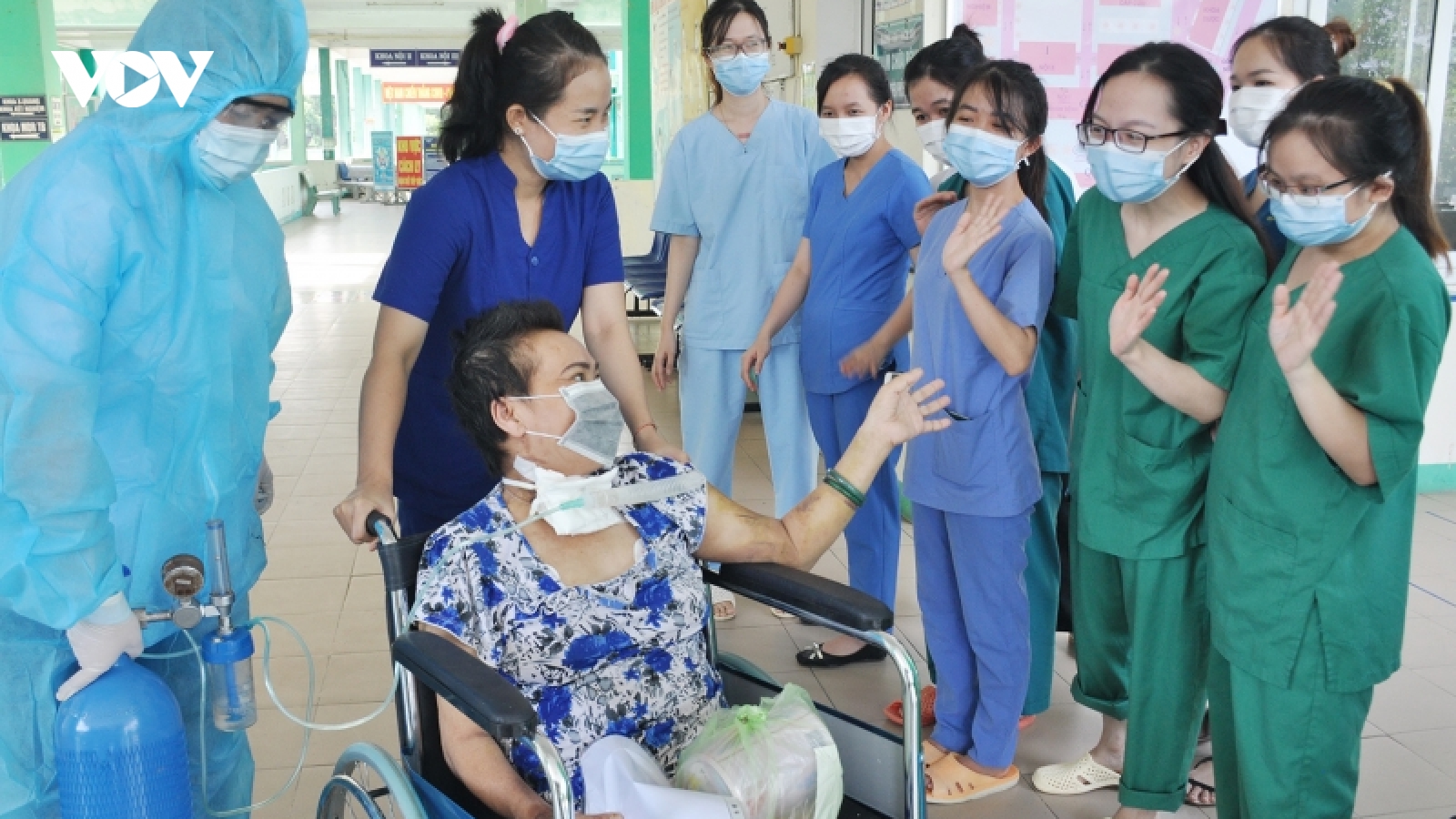 Bệnh nhân 34 ngày chạy tim phổi nhân tạo (ECMO) khỏi Covid-19