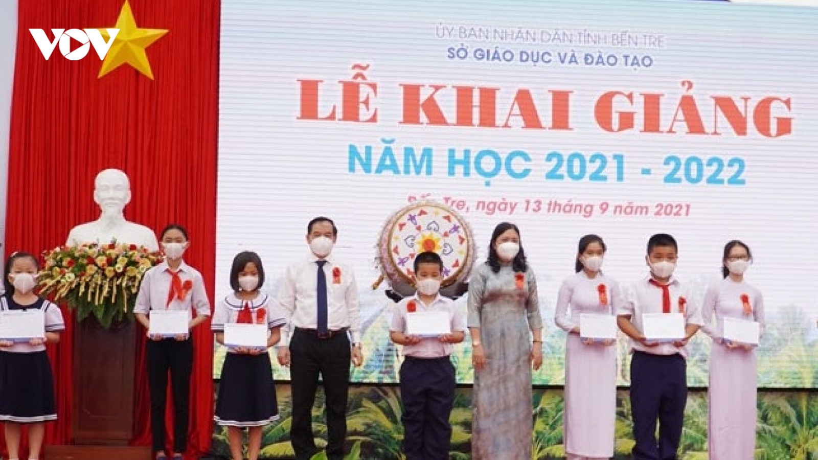 Bến Tre còn hơn 1.800 học sinh, giáo viên chưa trở về quê bước vào năm học mới.