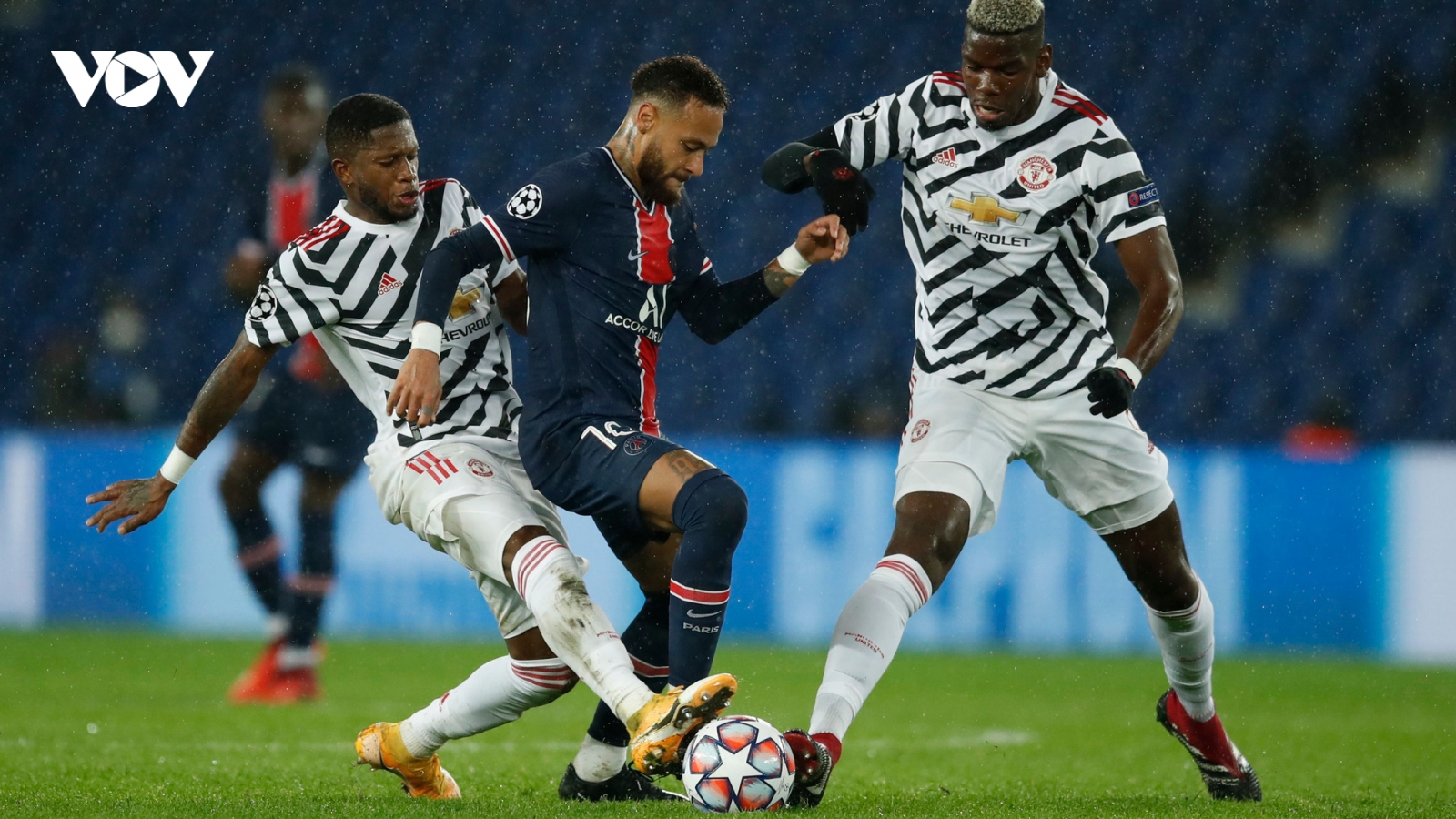 Ngày này năm xưa: Khởi tranh mùa giải đặc biệt của Champions League