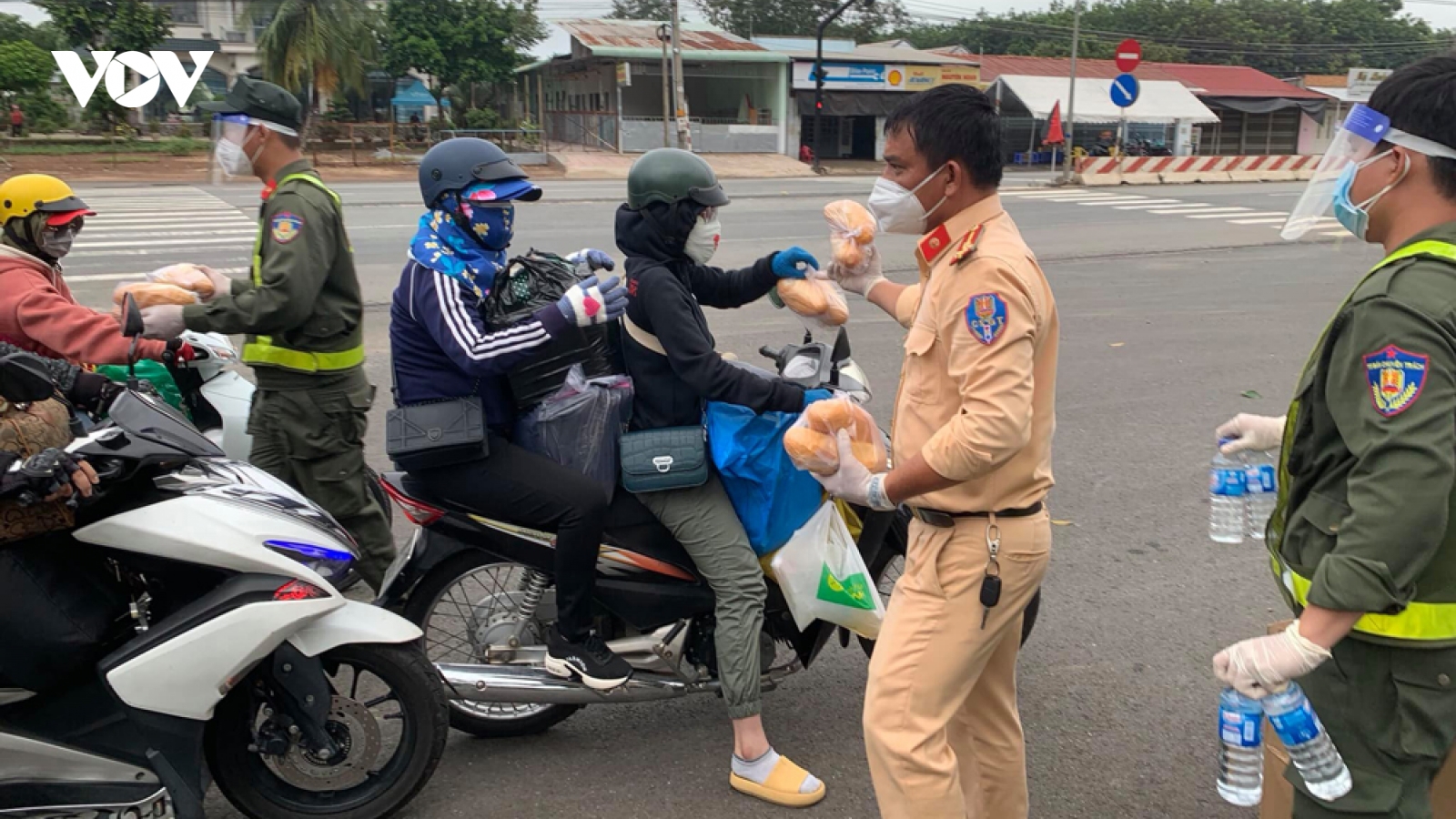 Người dân các tỉnh miền Trung, Tây Nguyên quay trở lại Bình Dương