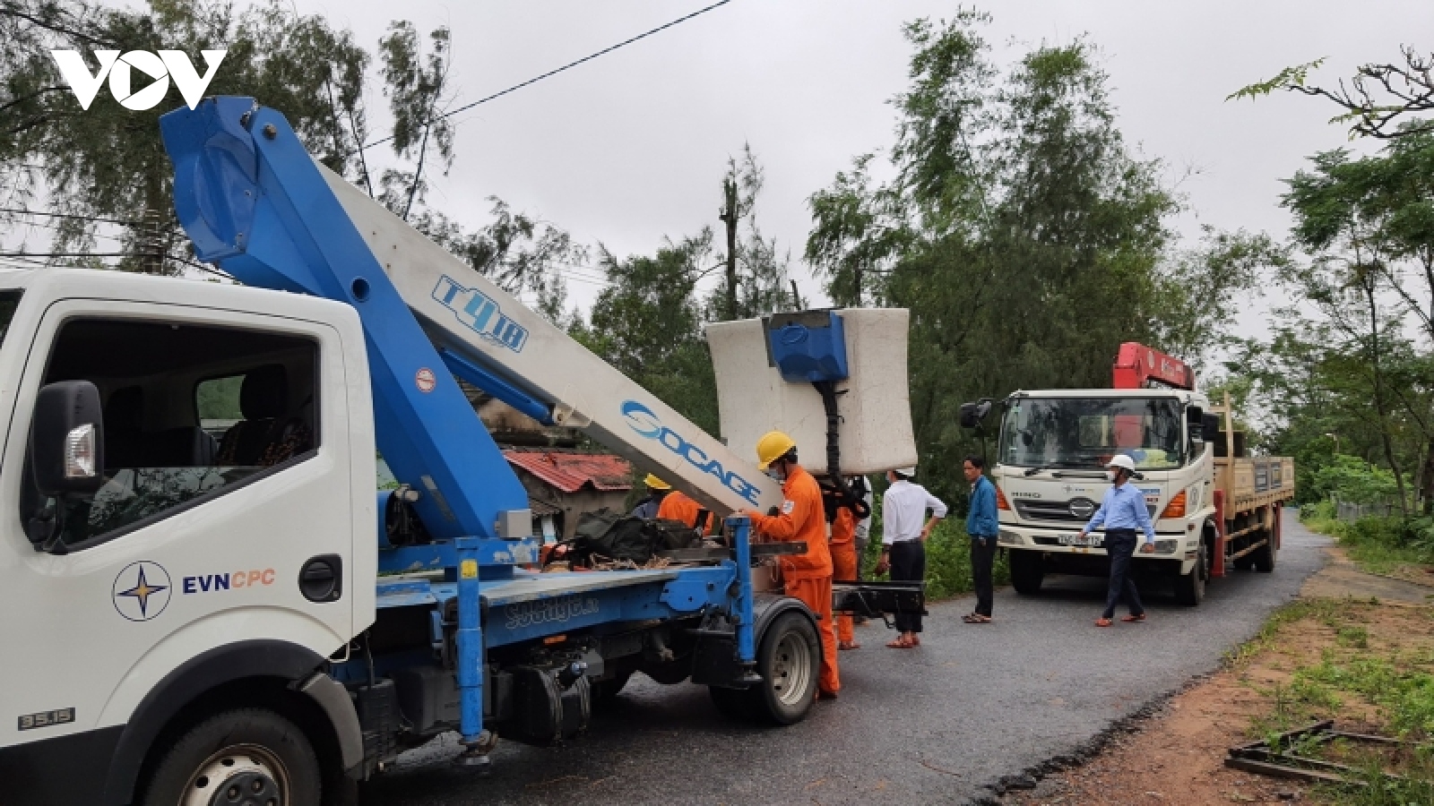 Khẩn trương khắc phục sự cố mất điện do mưa lũ ở Quảng Trị