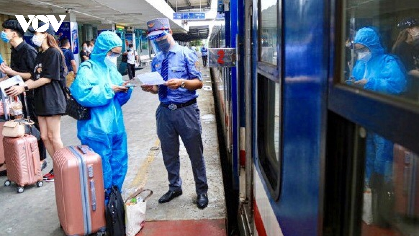 Không xét nghiệm khách đi tàu, chỉ xét nghiệm với hành khách ở vùng đỏ