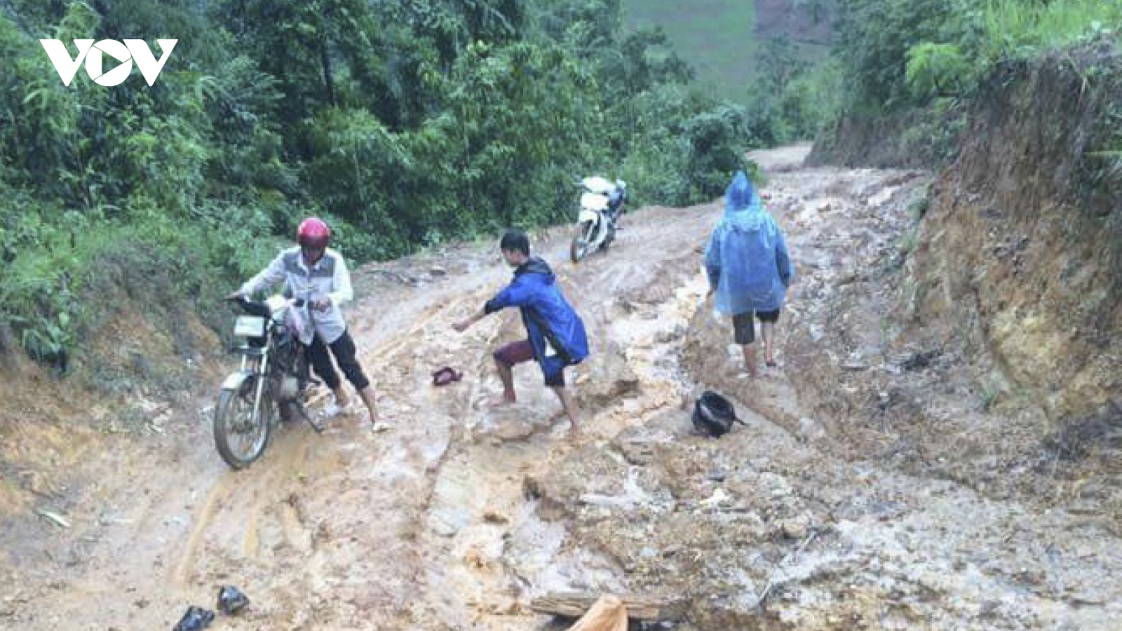 Giảm áp lực học trực tuyến cho học sinh vùng khó Điện Biên