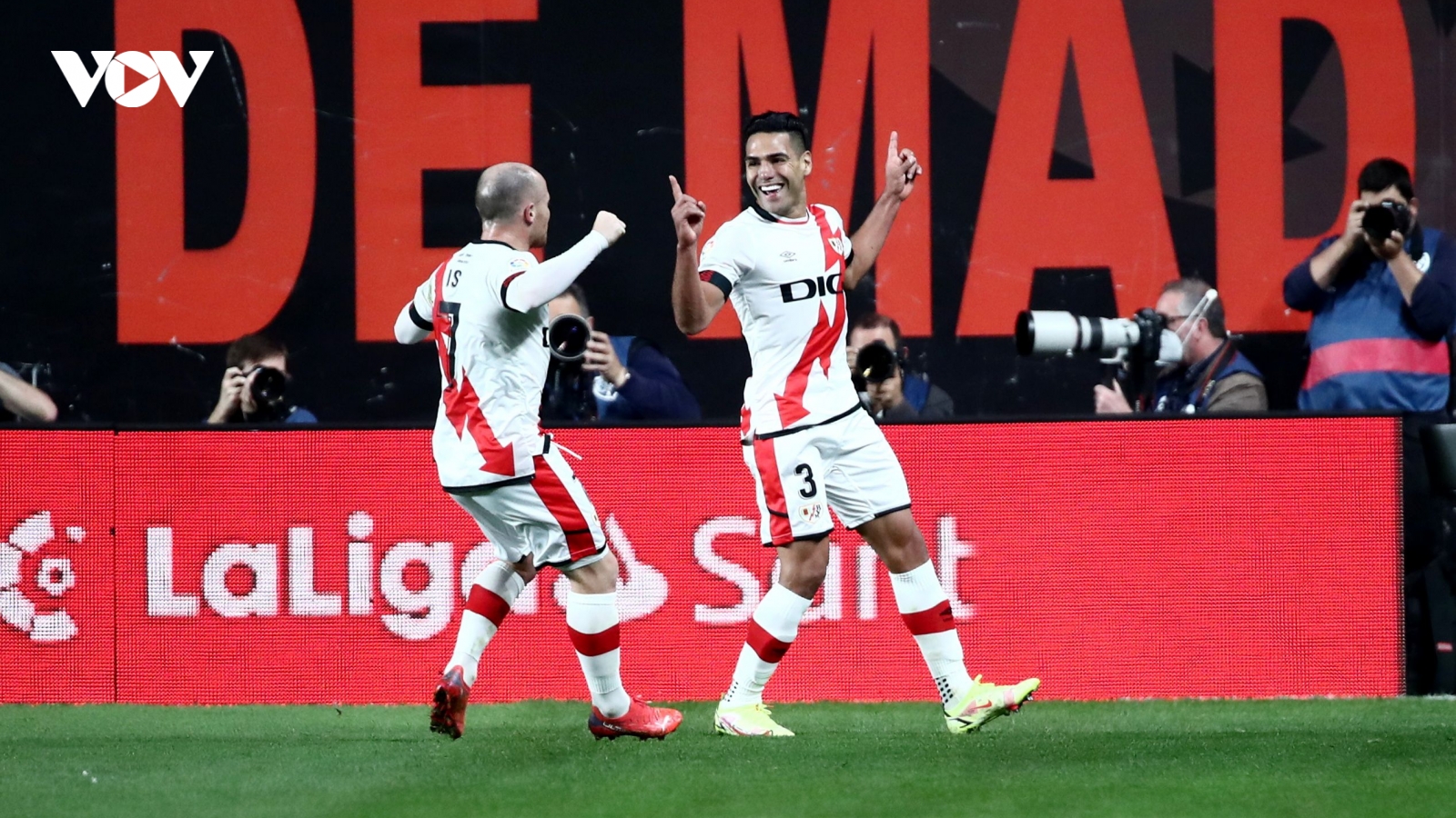 Cựu sao MU khiến Barca chìm sâu vào khủng hoảng ở La Liga