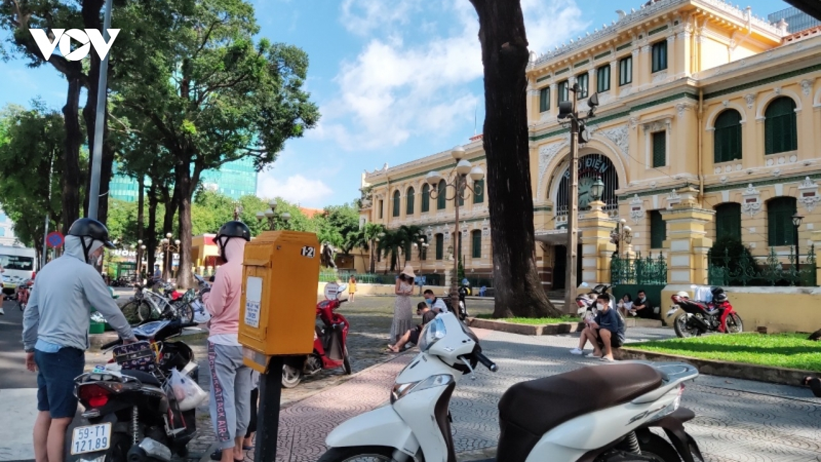 Người dân TP.HCM cẩn trọng phòng dịch giải trí, thể thao nơi công cộng
