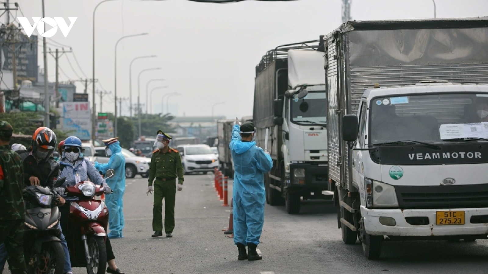 Chốt phương án đi lại cho người lao động giữa TP.HCM và các tỉnh xung quanh  