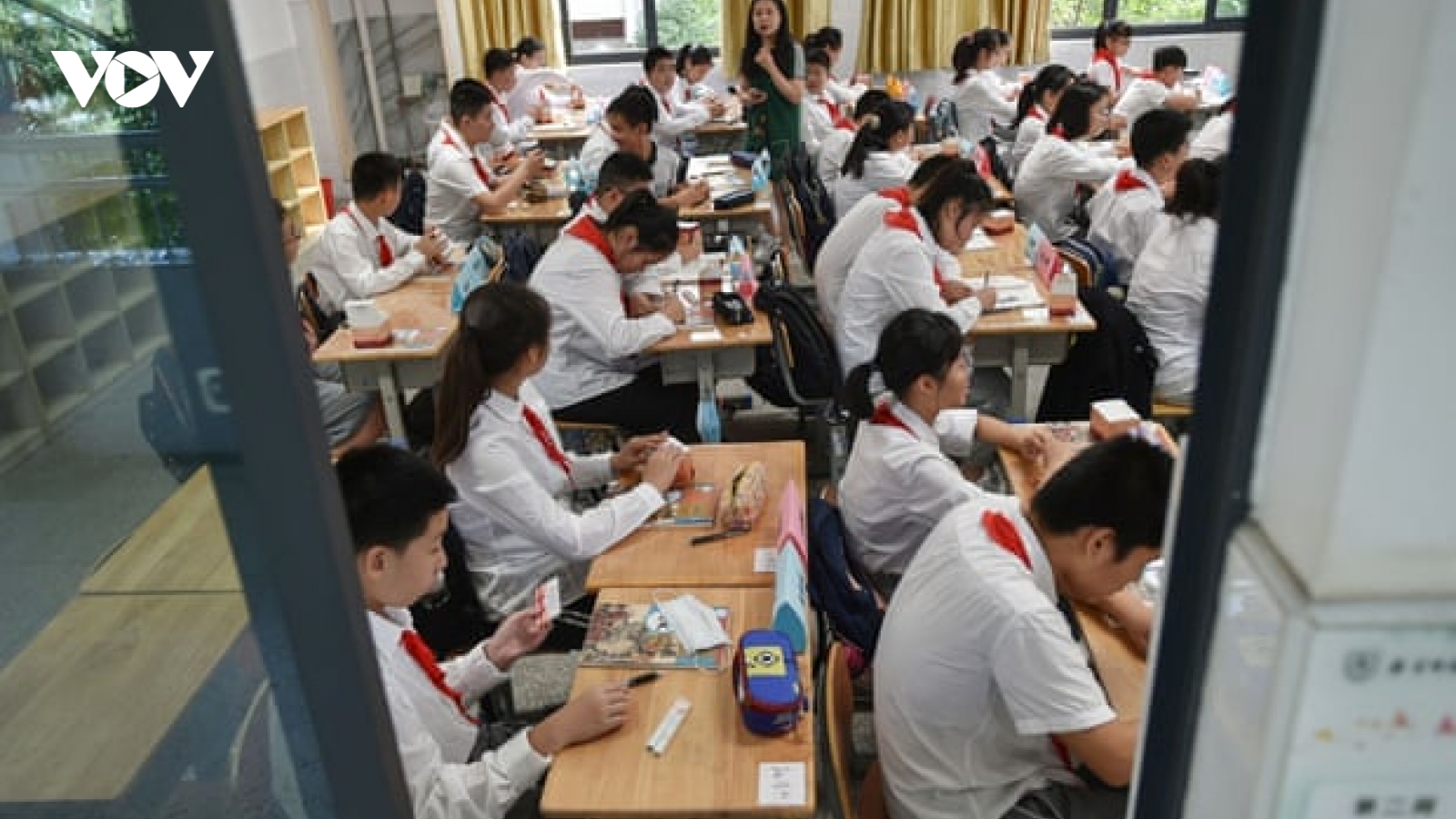 Trung Quốc thông qua luật giáo dục giảm áp lực bài tập về nhà cho học sinh