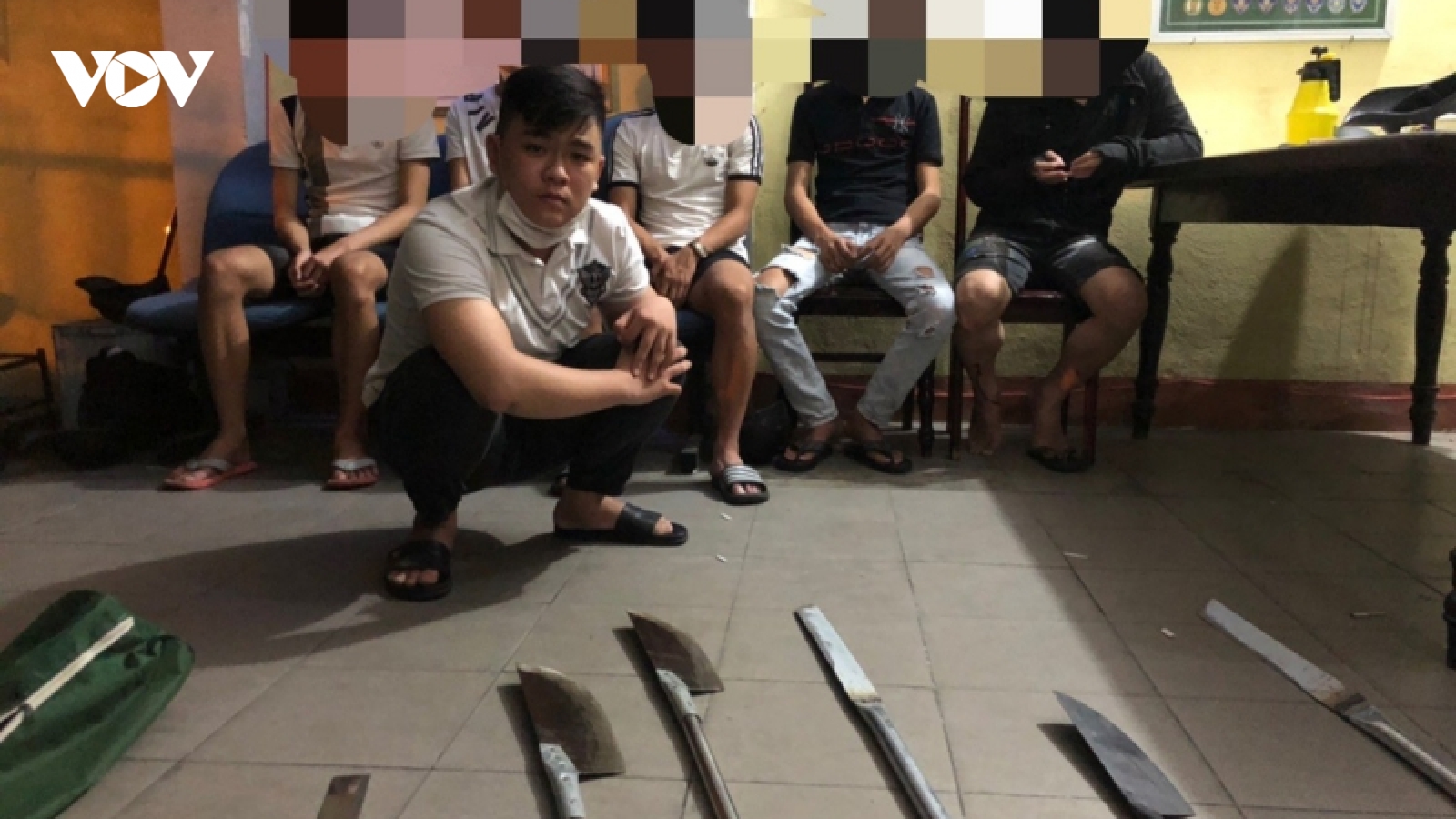 Cảnh sát bắn chỉ thiên ngăn chặn nhóm thanh niên chuẩn bị hỗn chiến