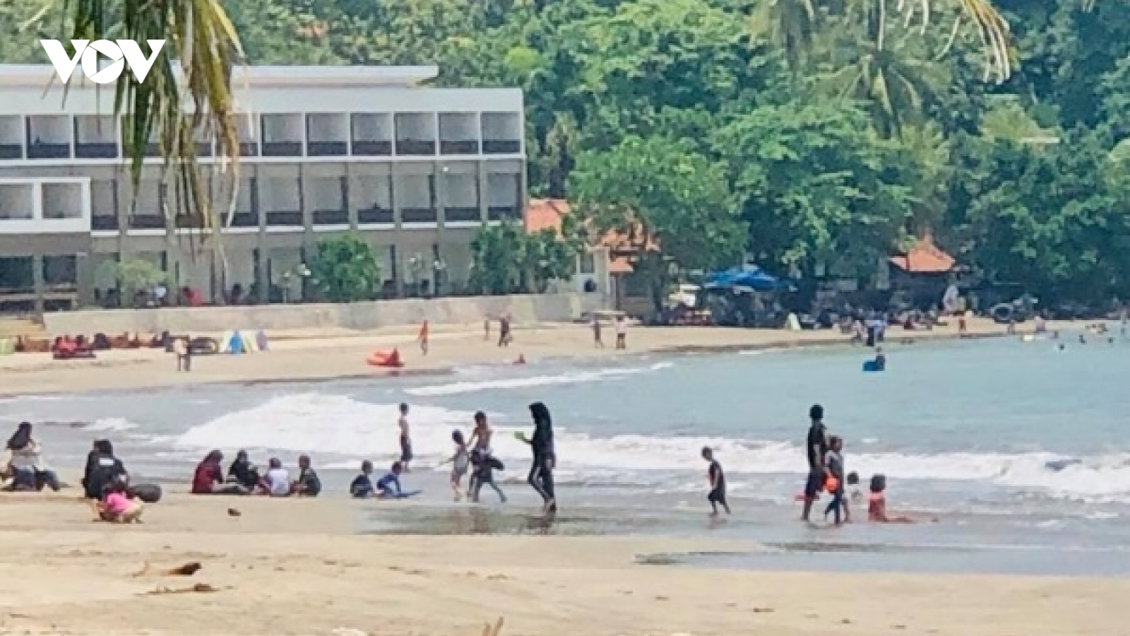 Indonesia hoàn thành gần 50% mục tiêu tiêm chủng vaccine Covid-19