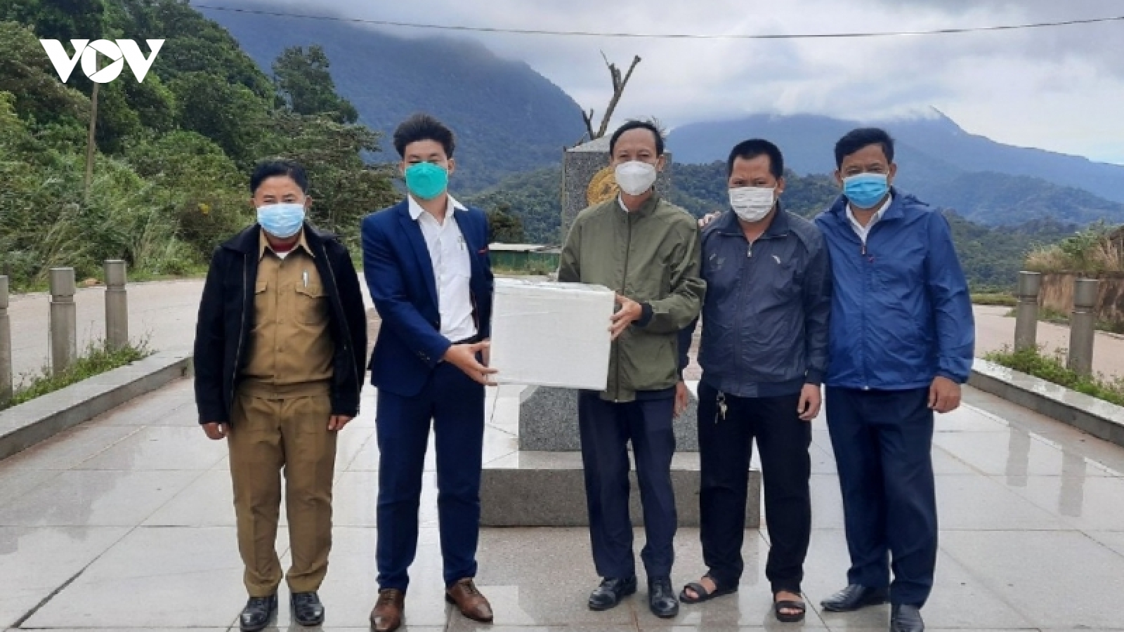 Quảng Bình tiếp tục hỗ trợ tỉnh Khăm Muộn (Lào) sinh phẩm xét nghiệm sàng lọc Covid-19
