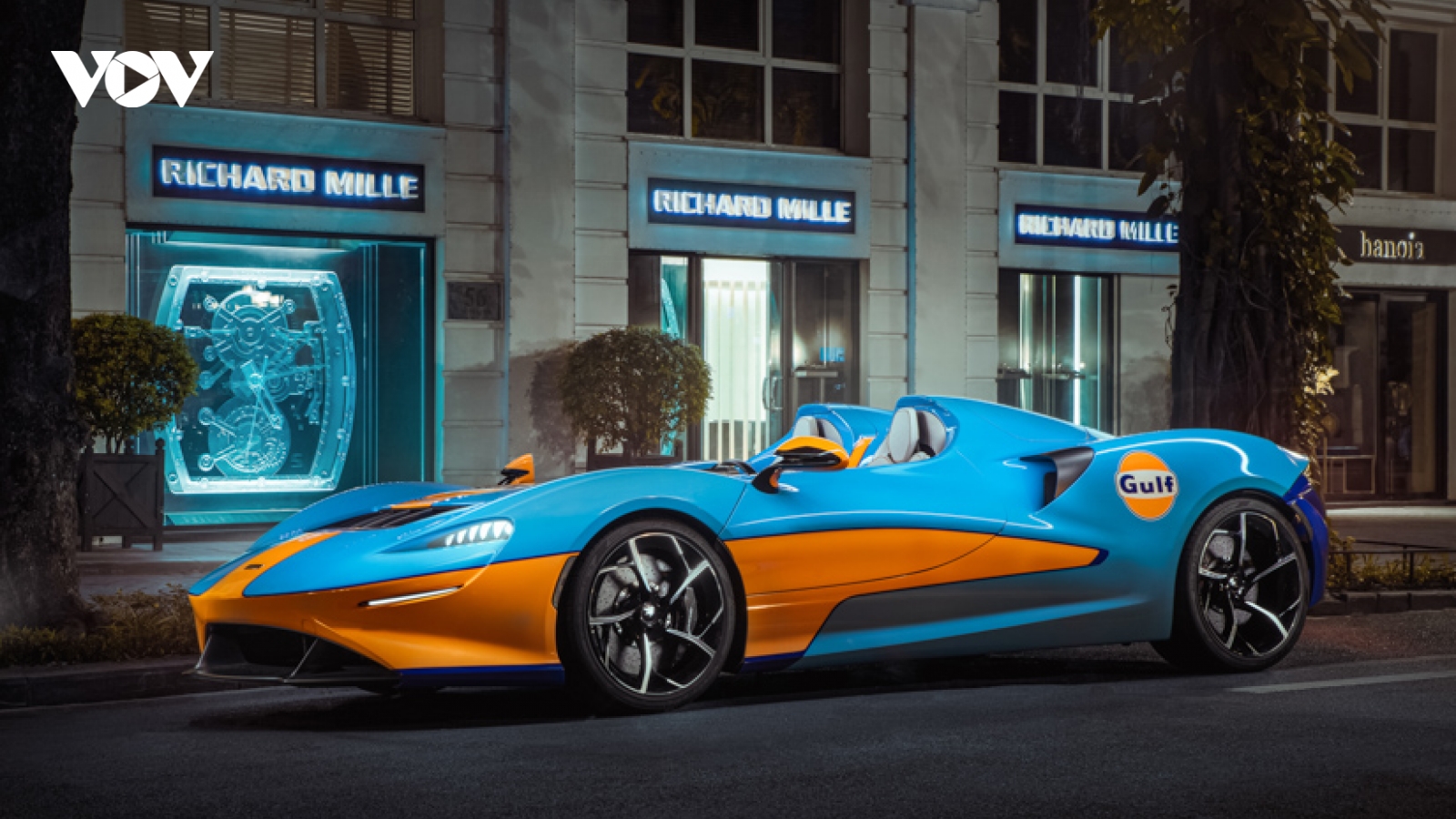 Siêu xe trăm tỷ - McLaren Elva khoe dáng trên đường phố Hà Nội