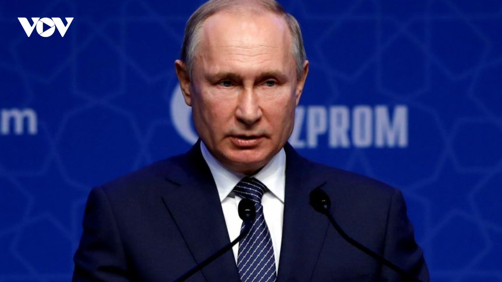 Tổng thống Putin lý giải cơn ho bất chợt khi đang họp trực tuyến