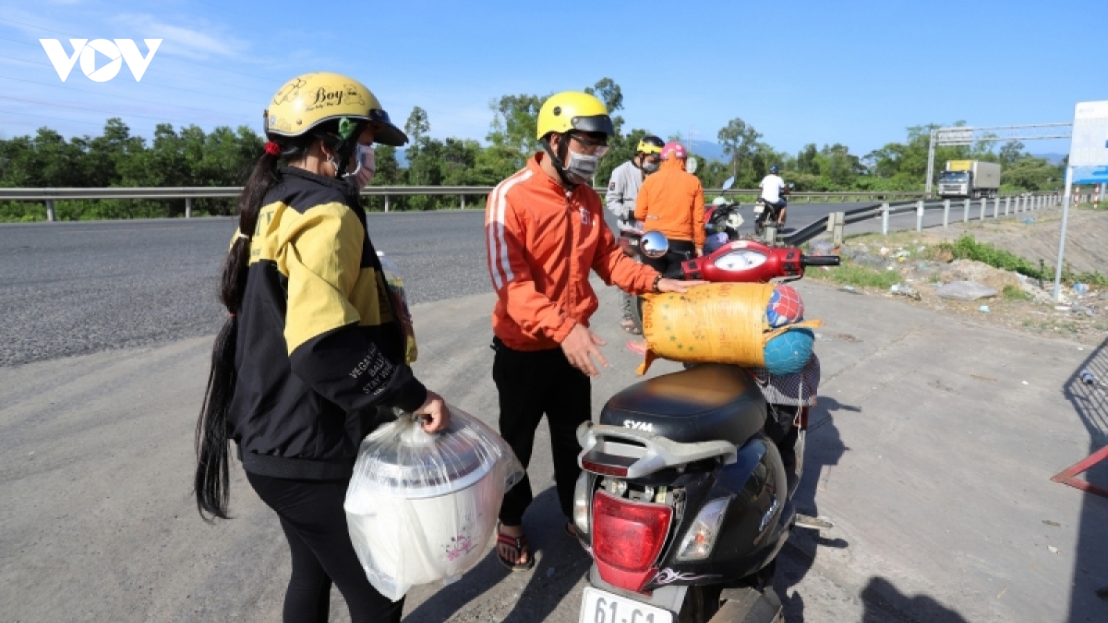 Thousands flee southern coronavirus hotspots to northern towns