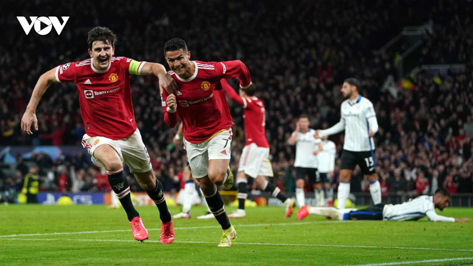 Ronaldo ghi bàn đẳng cấp, MU lội ngược dòng nghẹt thở trước Atalanta