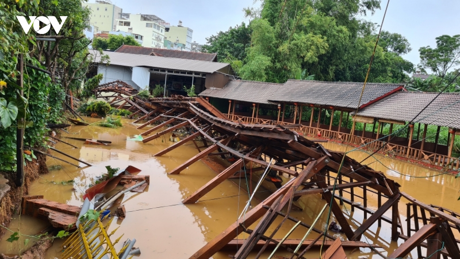 TP Pleiku ngập lụt cục bộ, nhiều tài sản của dân bị hư hại