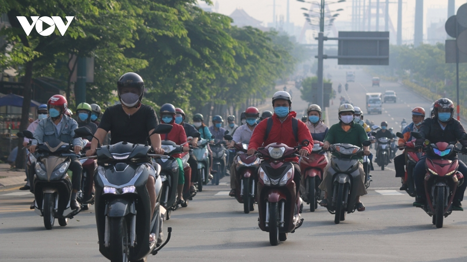 TP.HCM đông đúc, nhộn nhịp trong ngày đầu “bình thường mới”