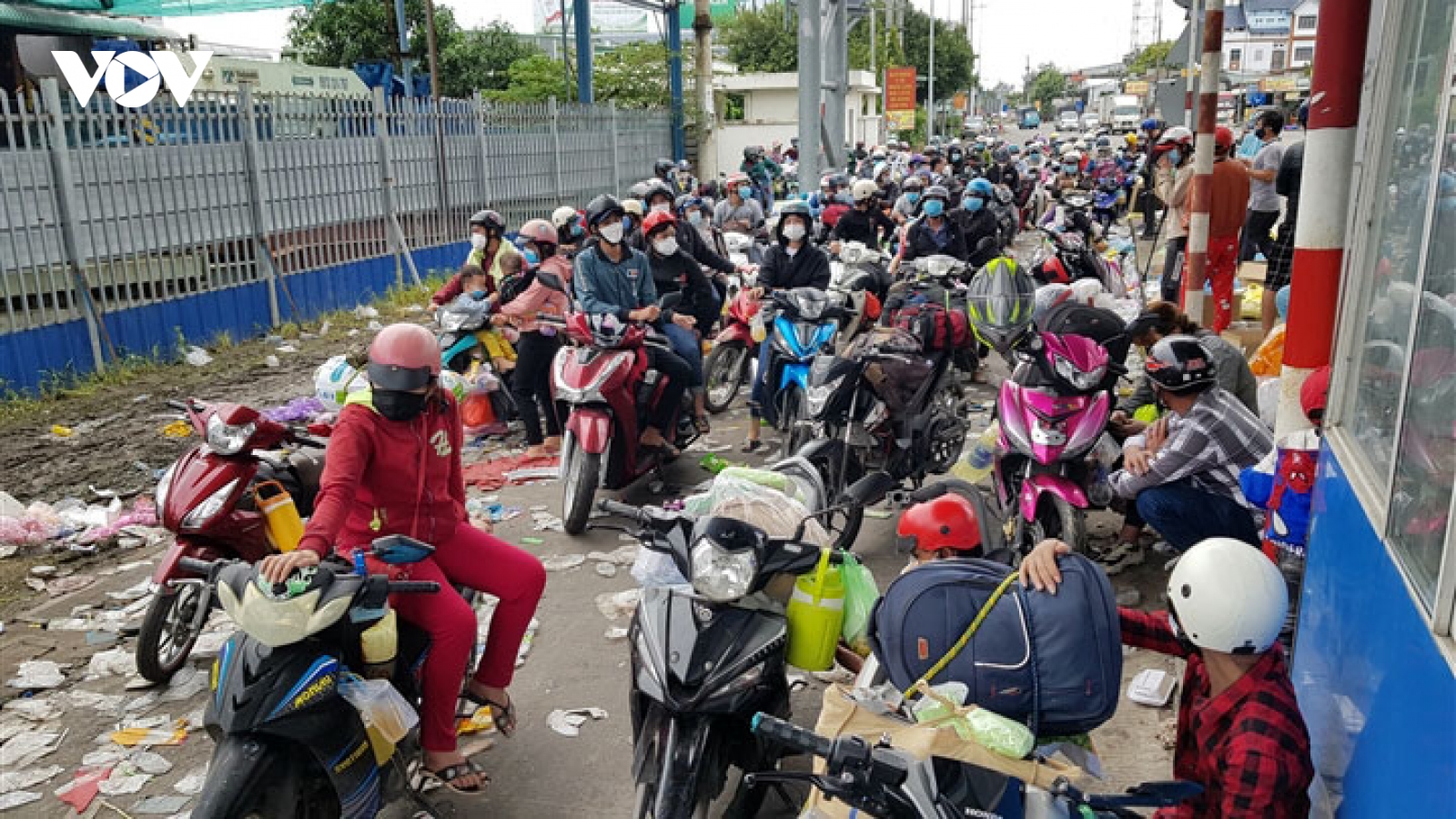 Các tỉnh miền Tây kiến nghị tạm ngưng cho người dân tự phát về quê