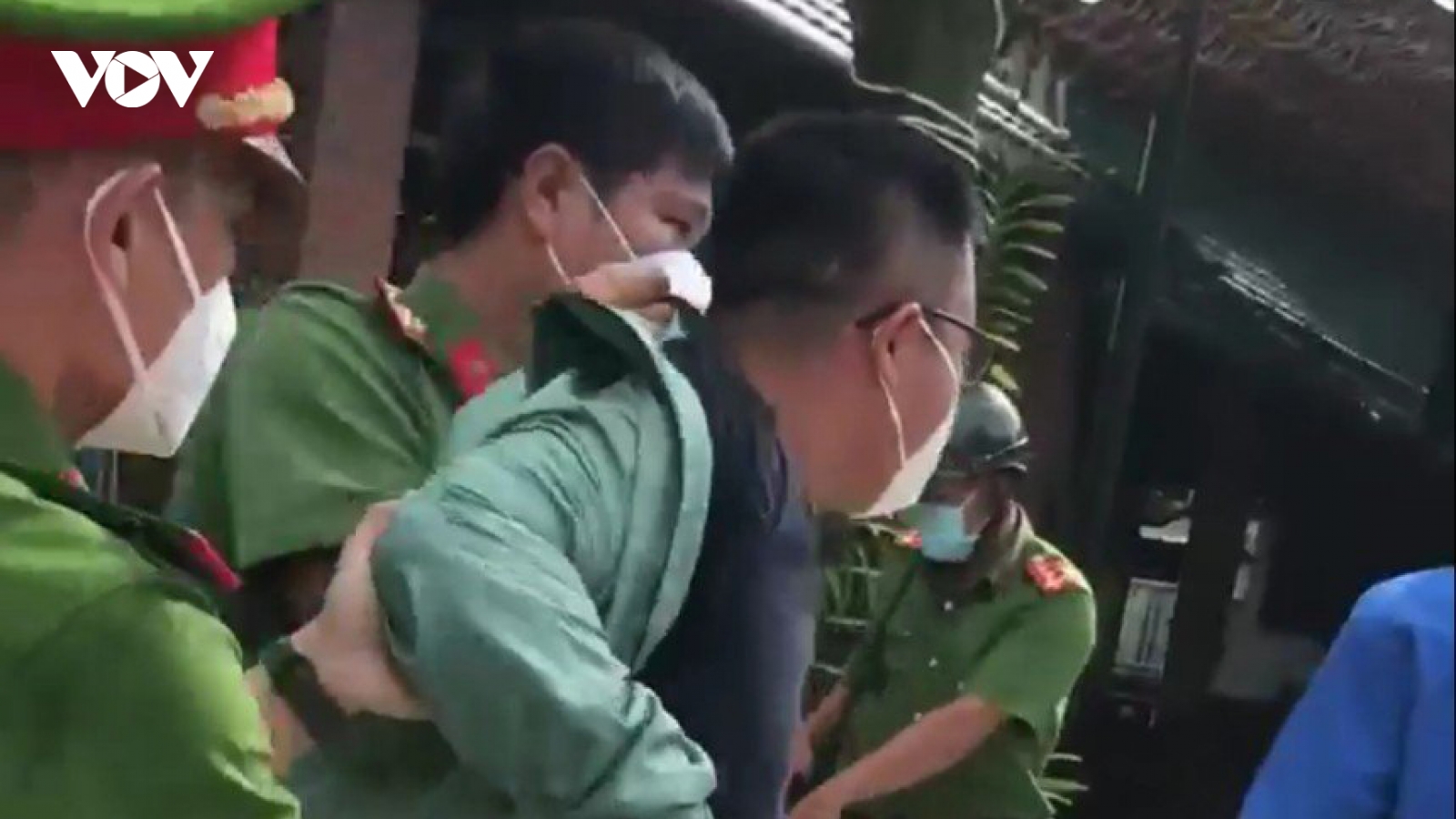 Đình chỉ cán bộ công an xô xát với dân tại điểm tiêm chủng ở Bình Dương