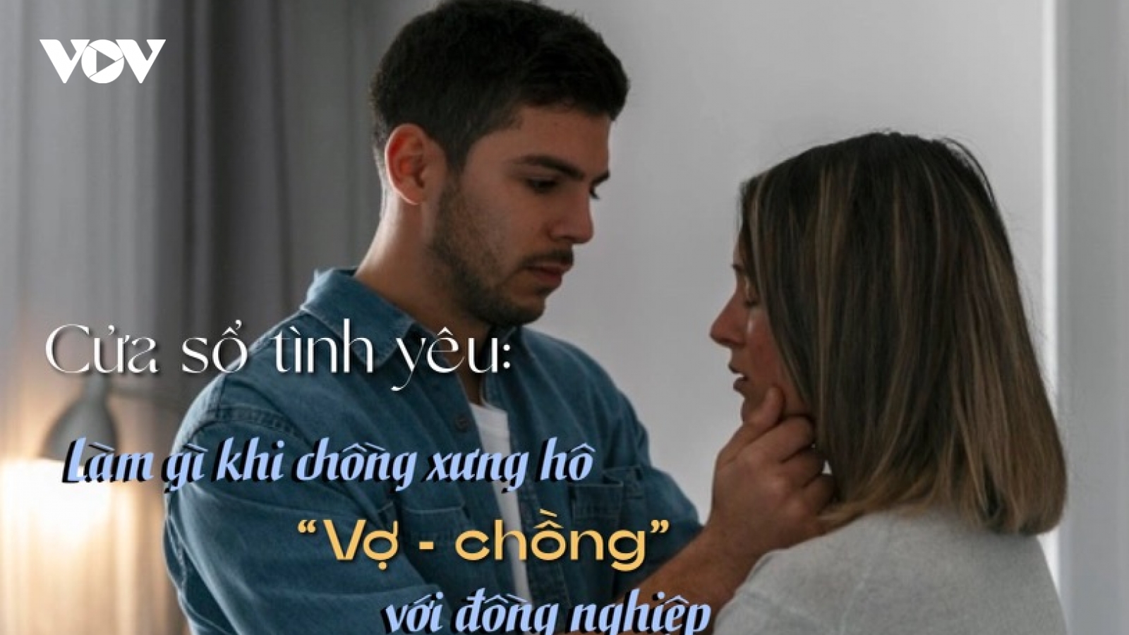 Làm gì khi chồng xưng hô "vợ - chồng" với đồng nghiệp?