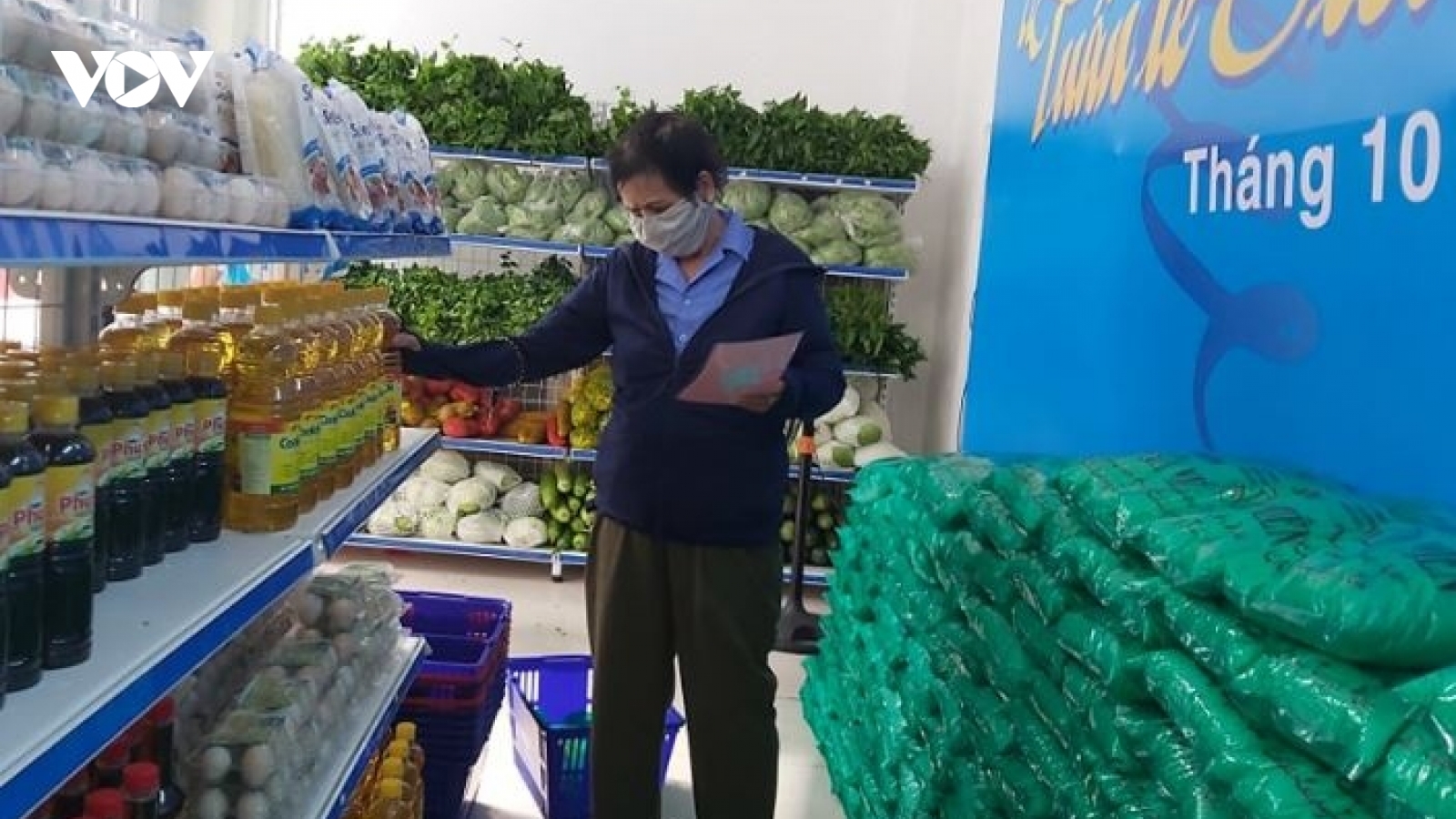 Tuần lễ “Siêu thị 0 đồng” tặng quà cho người nghèo và phụ nữ khó khăn ở Đà Nẵng