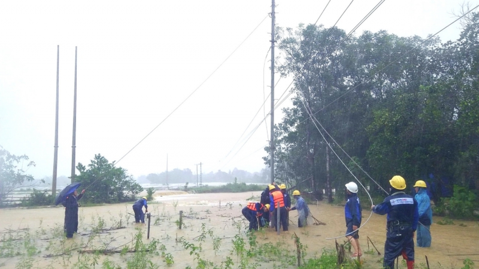 Khu vực A Vao (Quảng Trị) và Tây Giang (Quảng Nam) chưa thể khắc phục mất điện sau mưa lũ