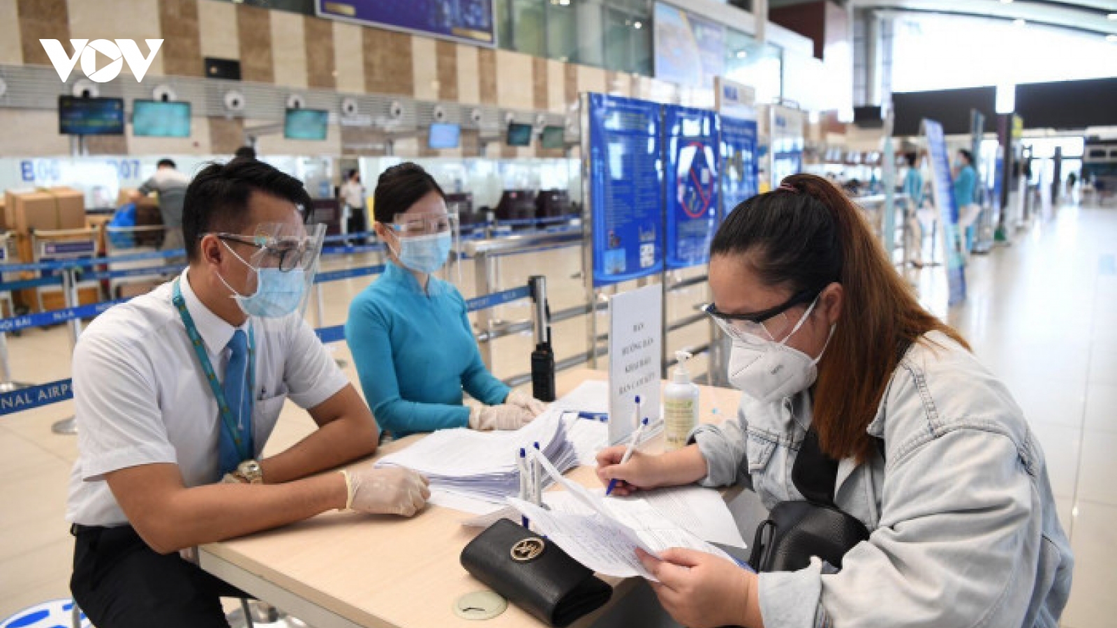 Chuyến bay đầu tiên từ TP. HCM ra Hà Nội sau khi nới lỏng giãn cách