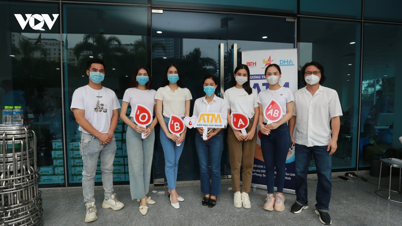 Tiểu Vy, Ngọc Thảo hiến máu cứu người trong đại dịch