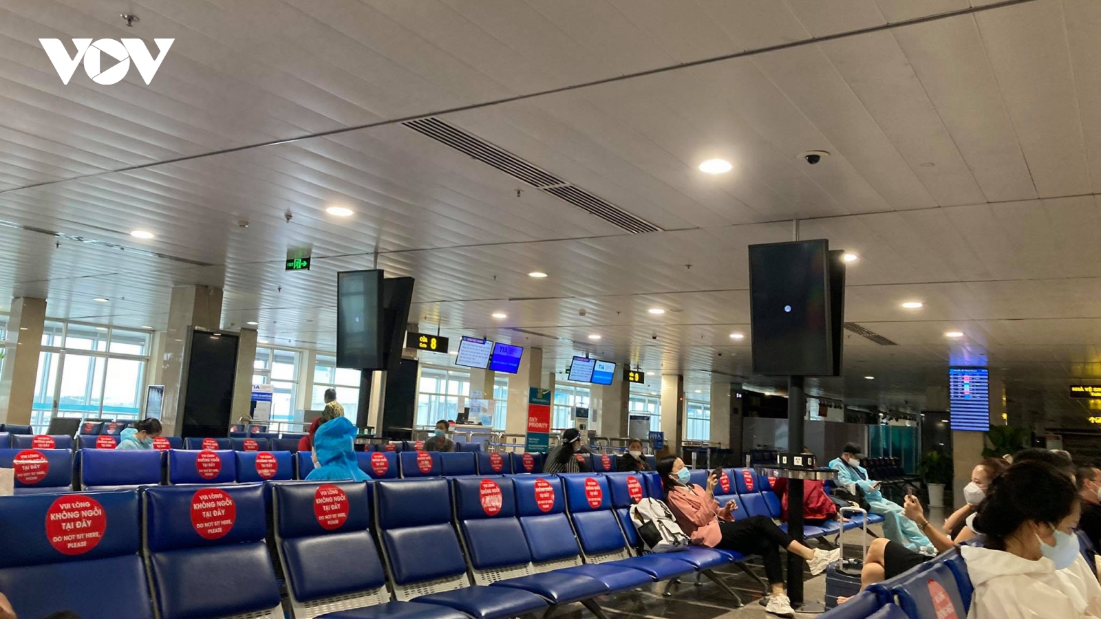 Đìu hiu sân bay Tân Sơn Nhất ngày thứ 2 mở lại các đường bay nội địa