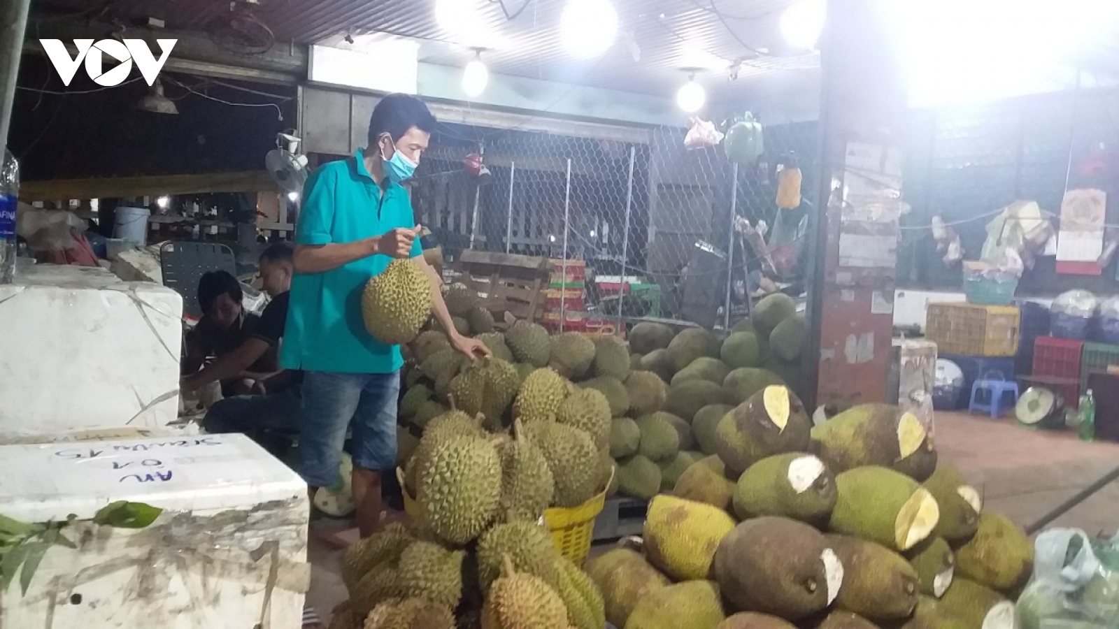 Chợ đầu mối nông sản thực phẩm Hóc Môn, TP.HCM hoạt động trở lại