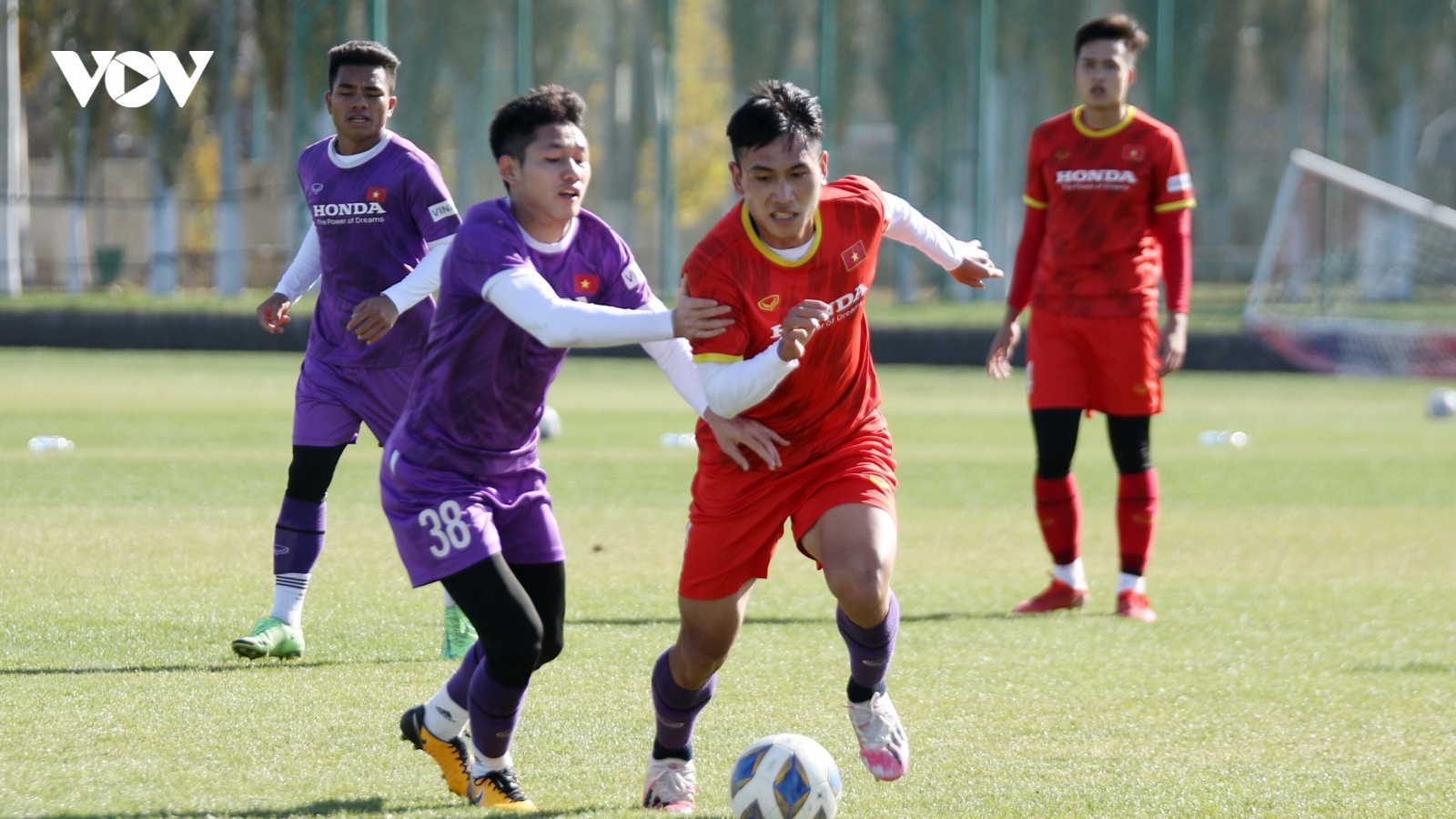 Lê Văn Xuân lập siêu phẩm trong trận đấu tập của U23 Việt Nam