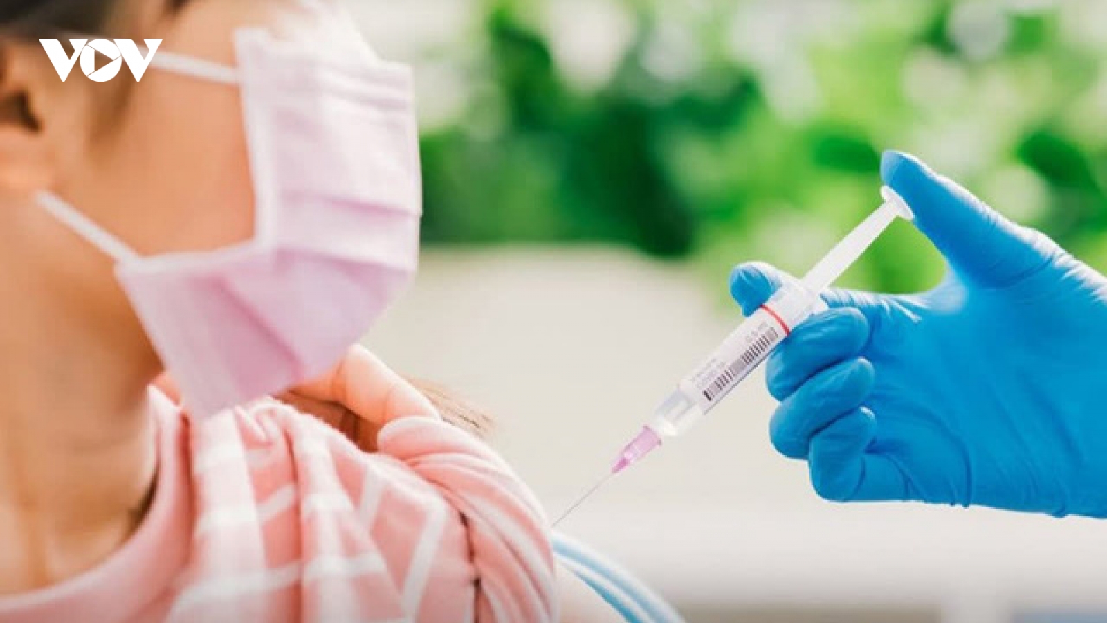 Tiêm vaccine Covid-19 cho trẻ: “Lợi ích là rõ ràng, nhưng cẩn trọng vừa làm vừa đánh giá"