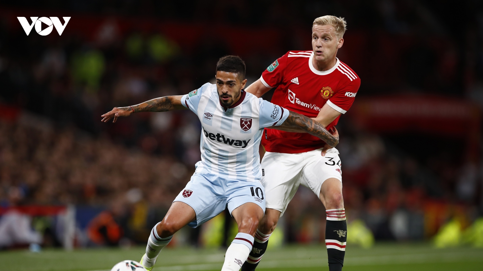 Everton chuẩn bị "giải cứu" Van de Beek khỏi MU