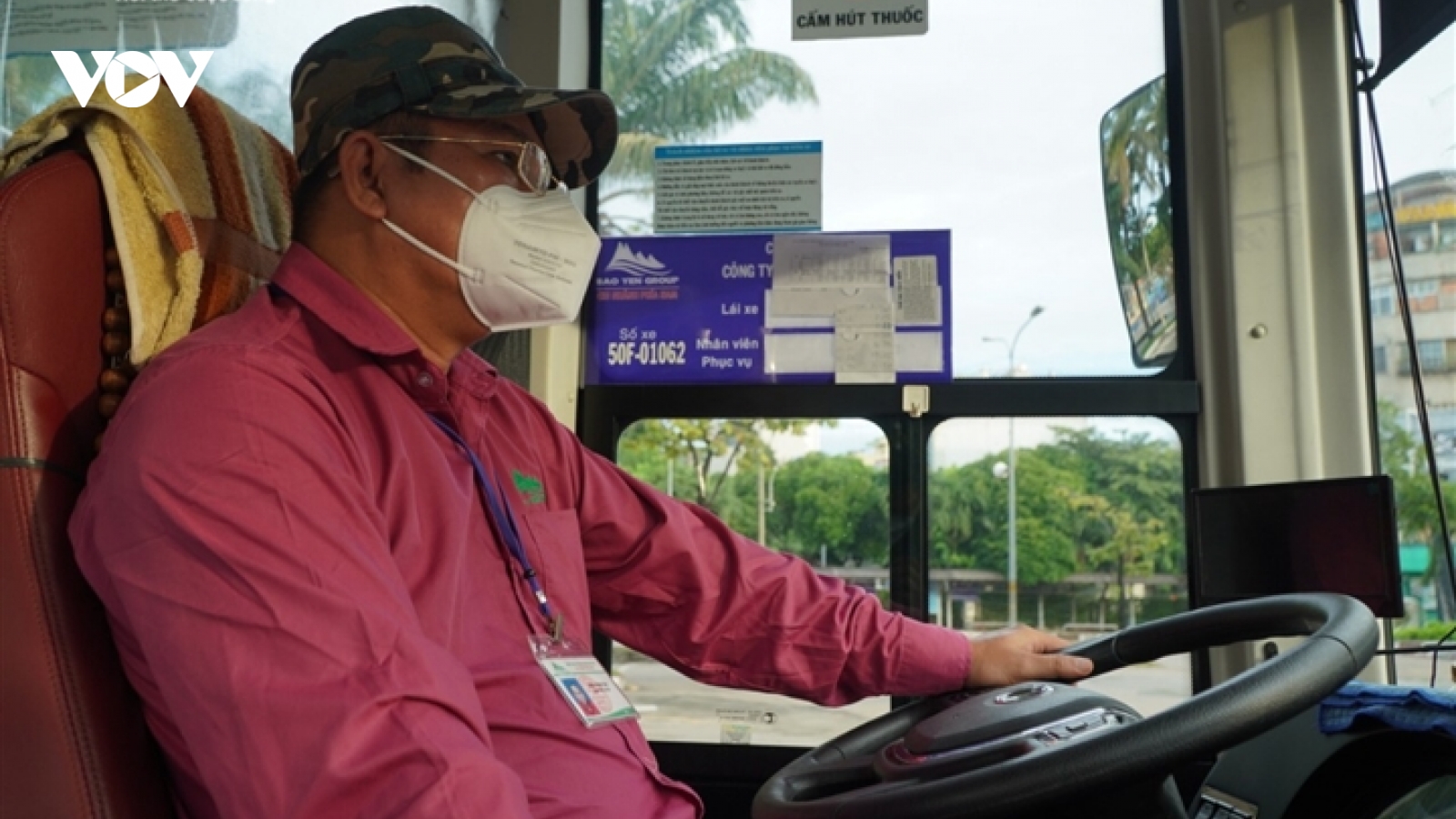 TP.HCM: Ngày đầu hoạt động trở lại, xe buýt vắng khách