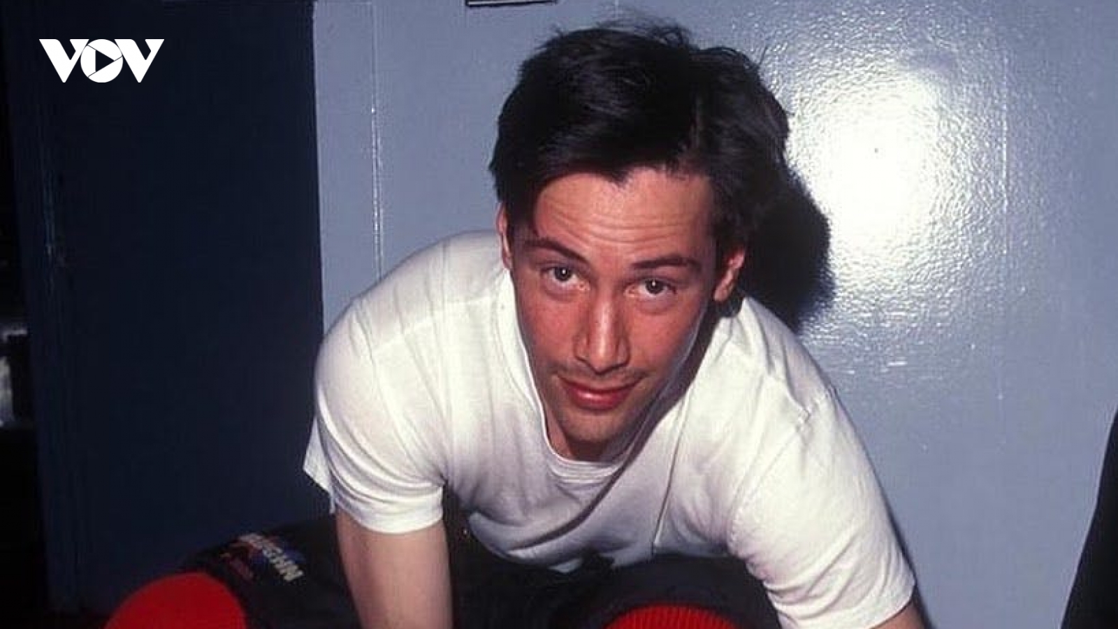 Ngắm vẻ lãng tử, phong trần của Keanu Reeves qua loạt ảnh hồi trẻ