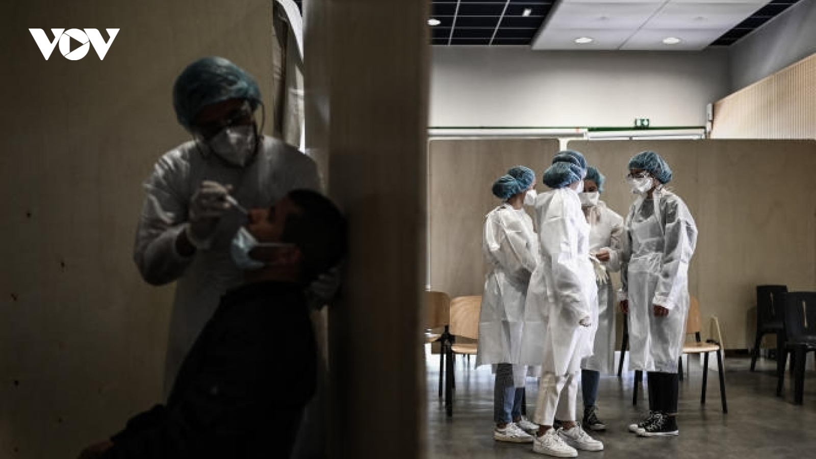 Pháp khuyến cáo không tiêm vaccine Moderna cho người dưới 30 tuổi 