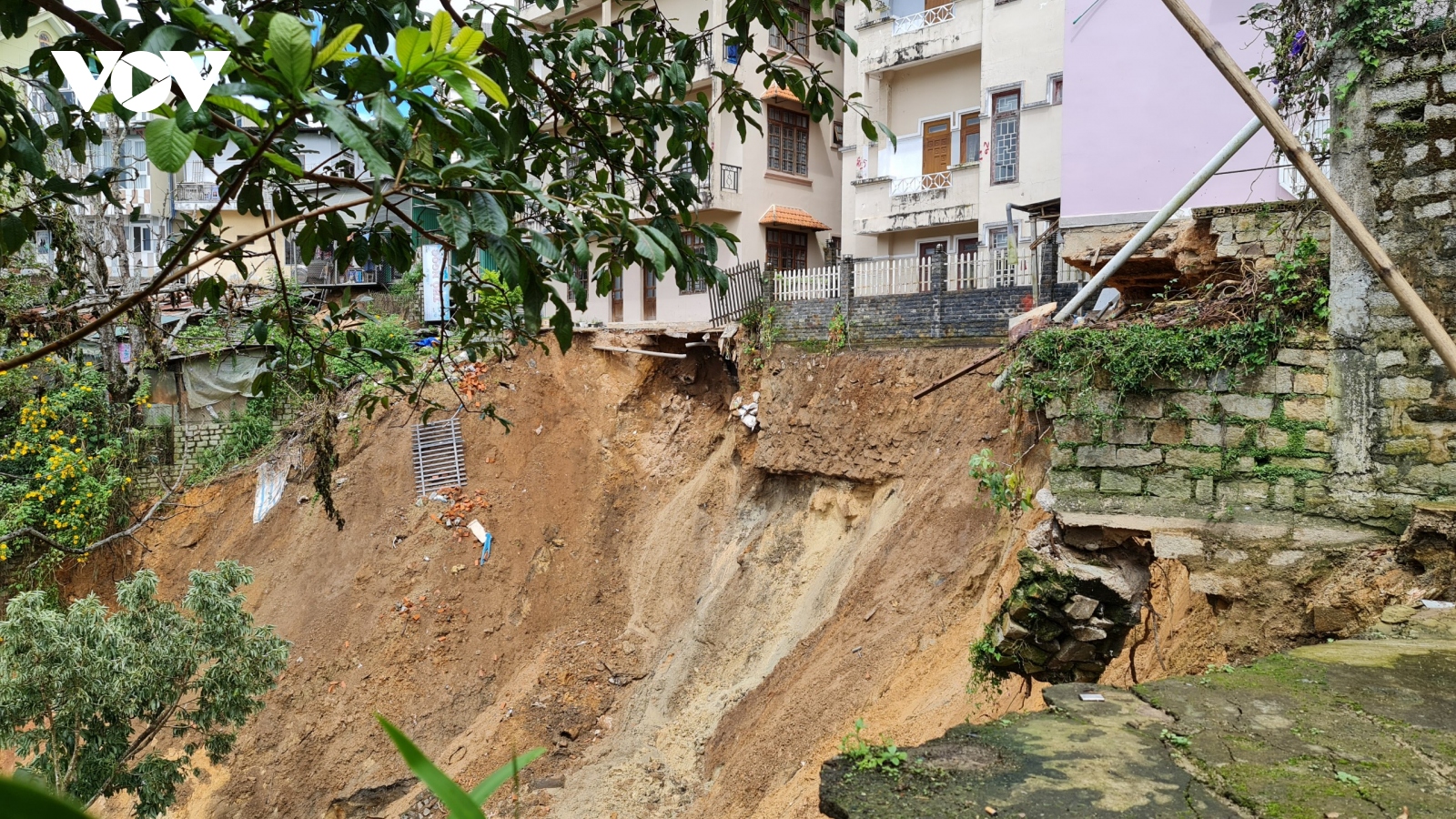 Khẩn cấp khắc phục sạt lở đất tại đường Khe Sanh (Đà Lạt)
