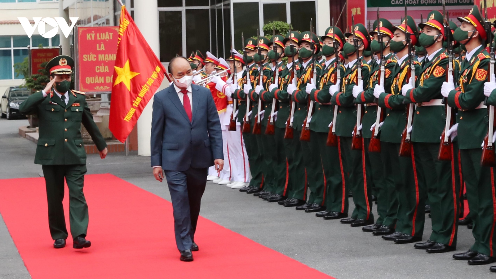 Chủ tịch nước thăm và làm việc tại Trung tâm Nhiệt đới Việt - Nga
