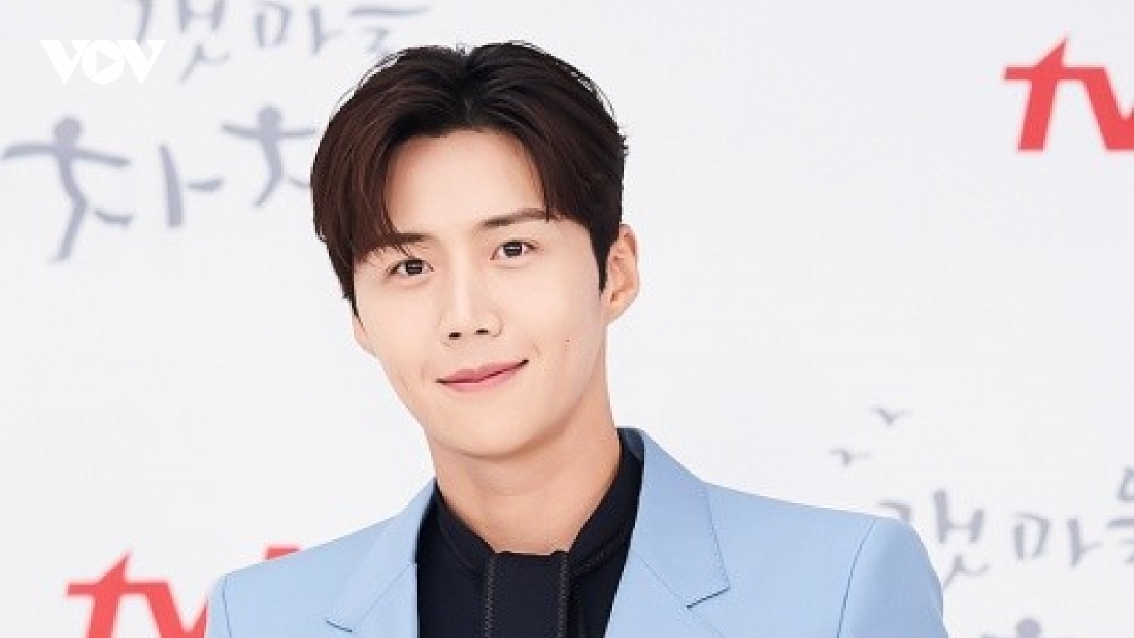Kim Seon Ho không tham dự lễ trao giải AAA sau ồn ào đời tư